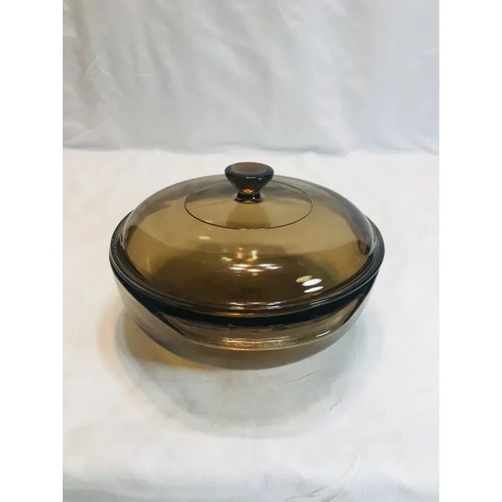 Vintage 1980’s Pyrex Visionware 023 1.5 qt. Amber covered dish with 623C lid.